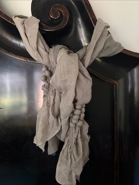 Anthropologie light gray ruched cotton scarf with knot detail